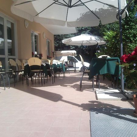 Hotel Trinidad Rimini Exterior photo