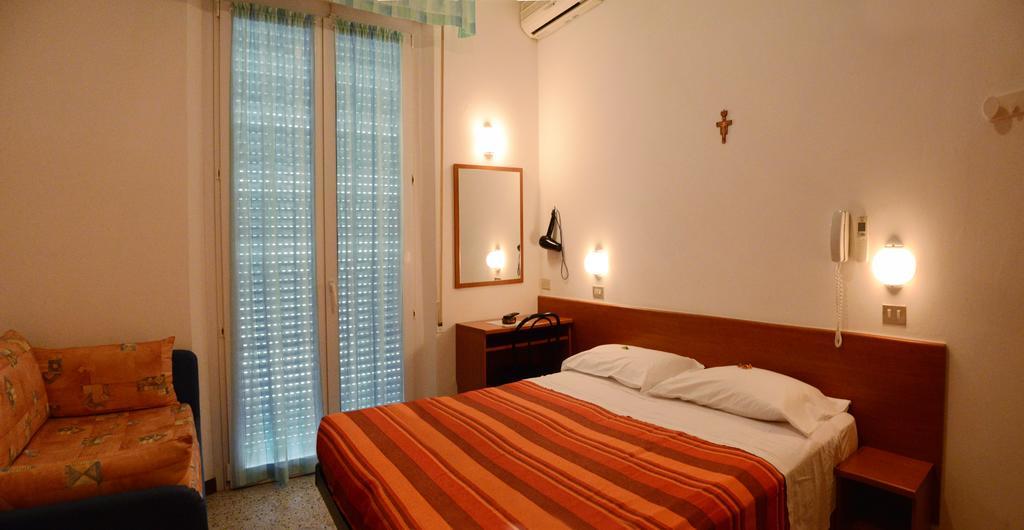 Hotel Trinidad Rimini Exterior photo