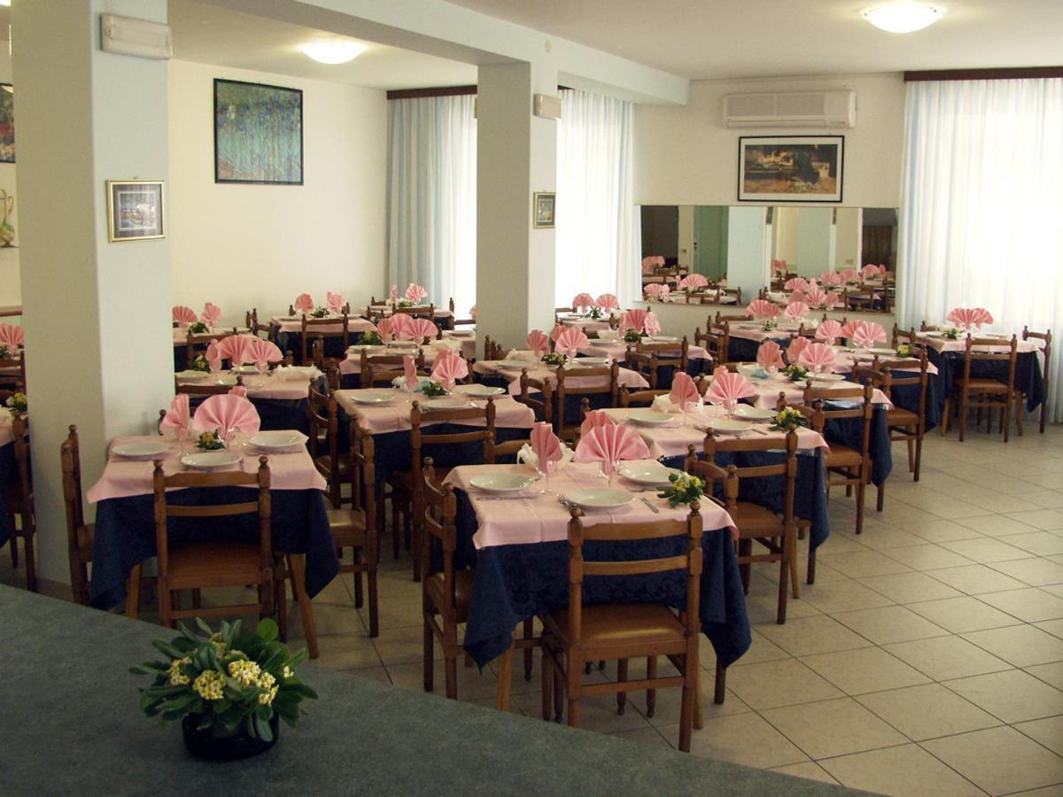 Hotel Trinidad Rimini Exterior photo