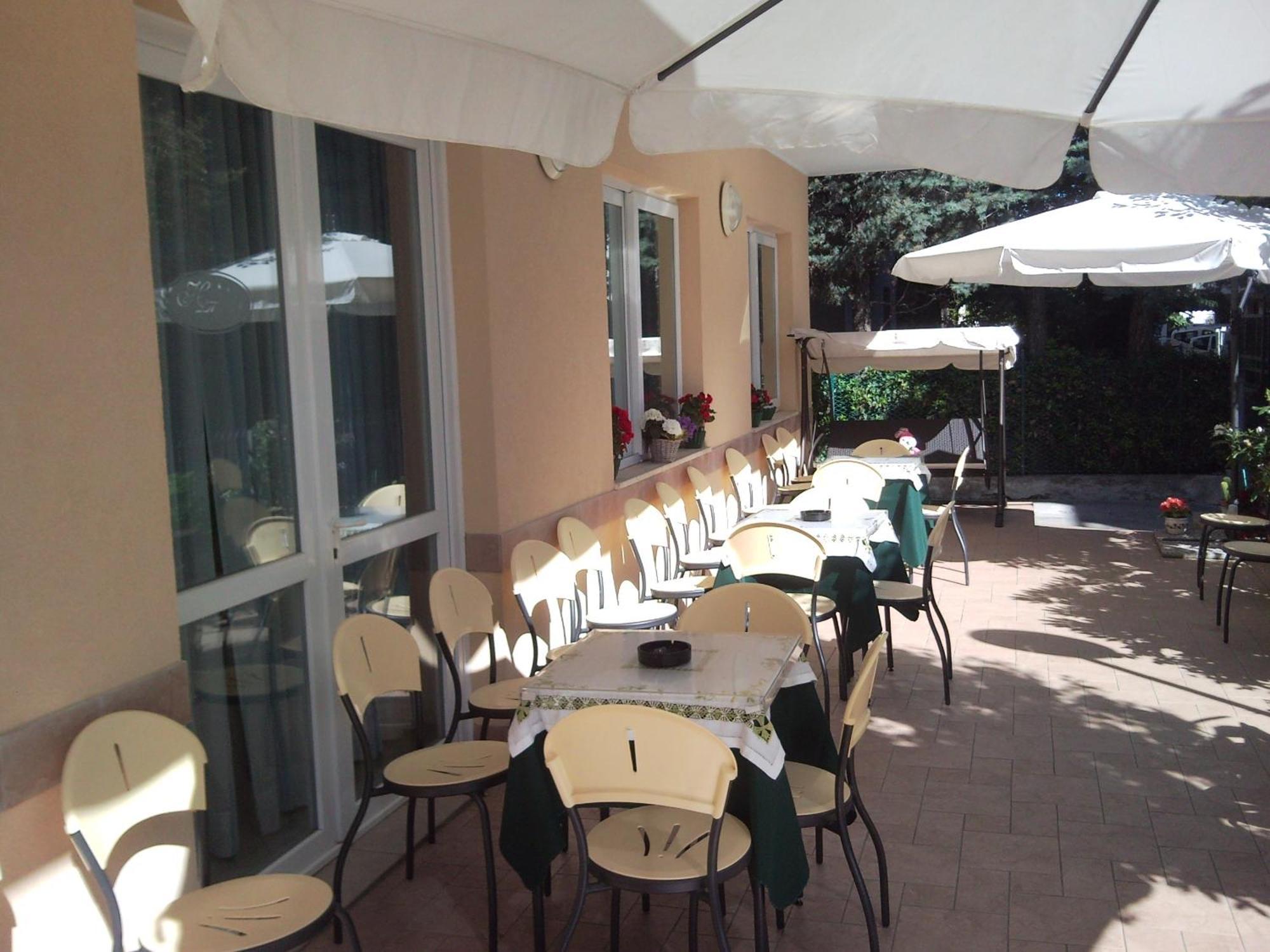 Hotel Trinidad Rimini Exterior photo