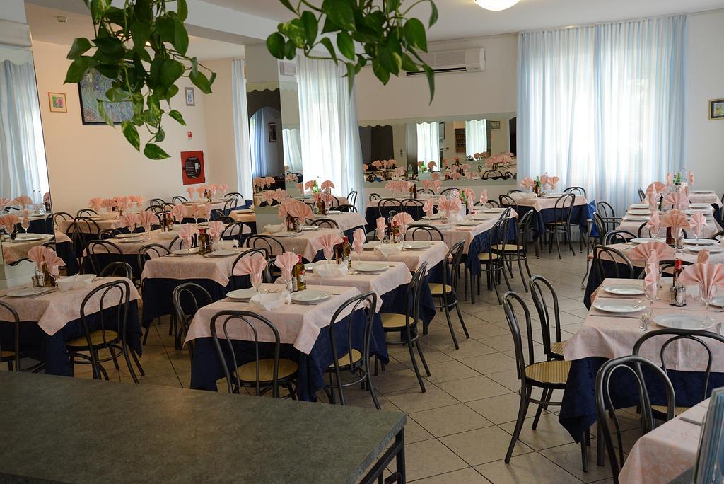 Hotel Trinidad Rimini Exterior photo