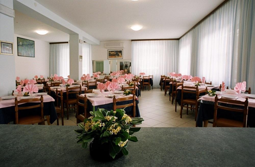 Hotel Trinidad Rimini Exterior photo